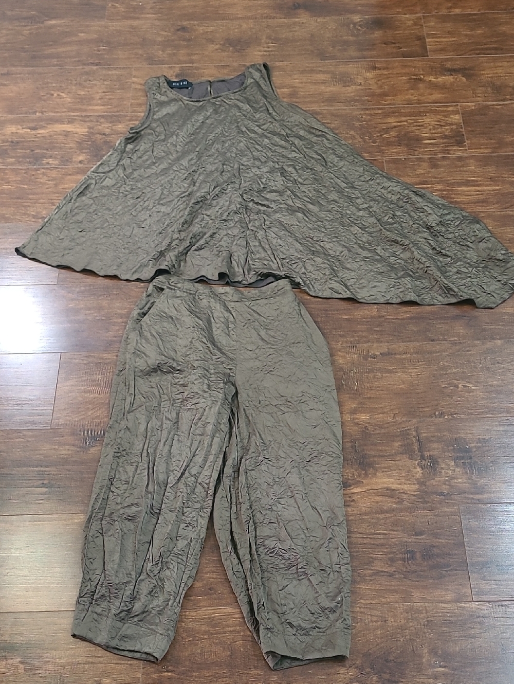 Ozai N Ku Flowy Two-Piece Set in Olive Green Brown Size S